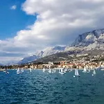 2 Bedroom Beautiful Apartment In Makarska