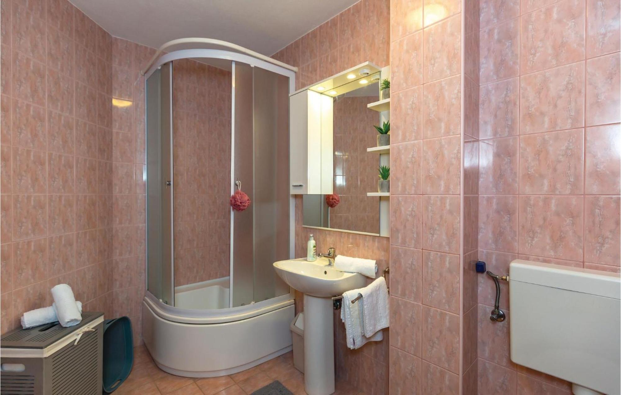 2 Bedroom Beautiful In *