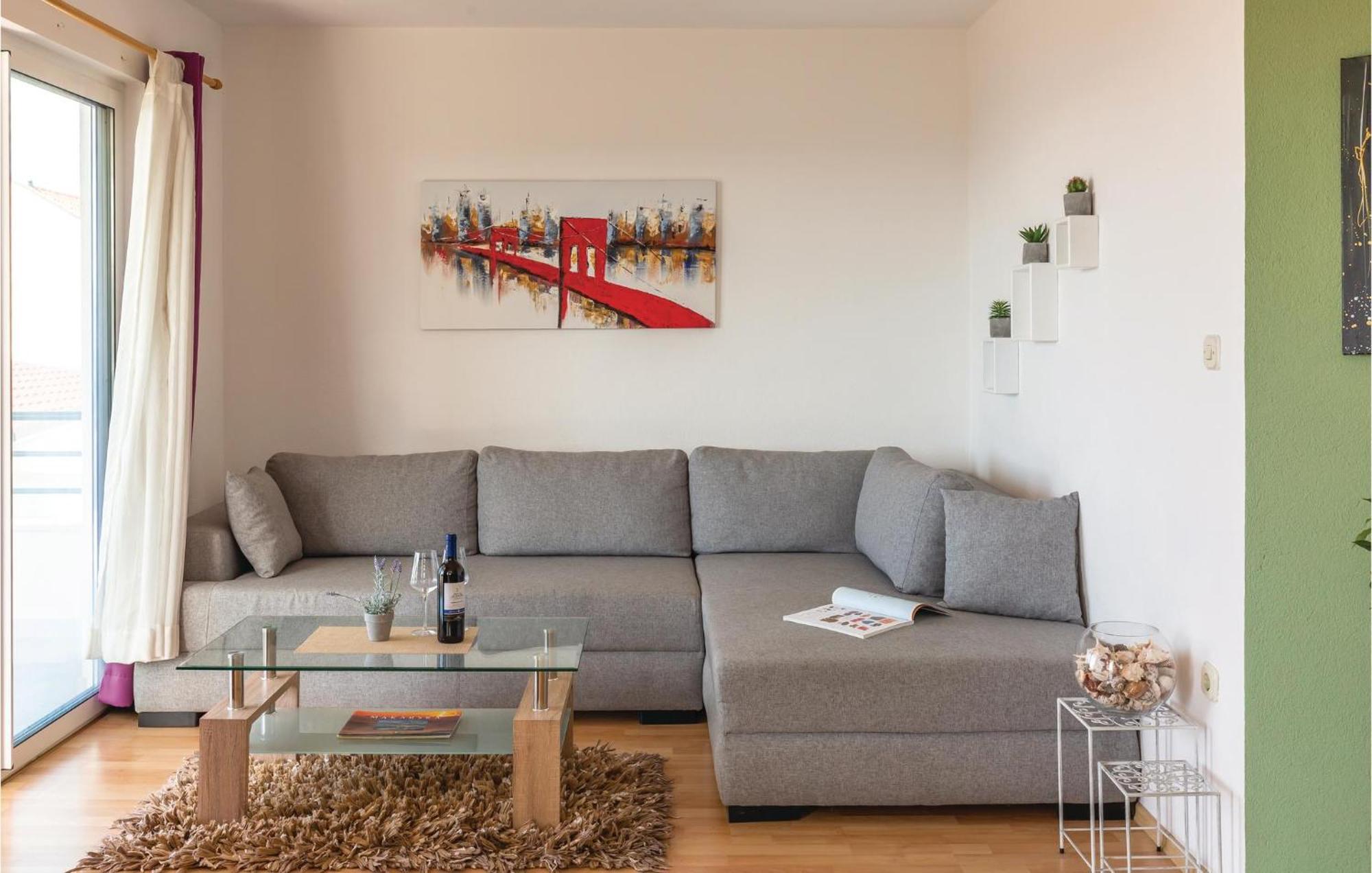 Apartman 2 Bedroom Beautiful In
