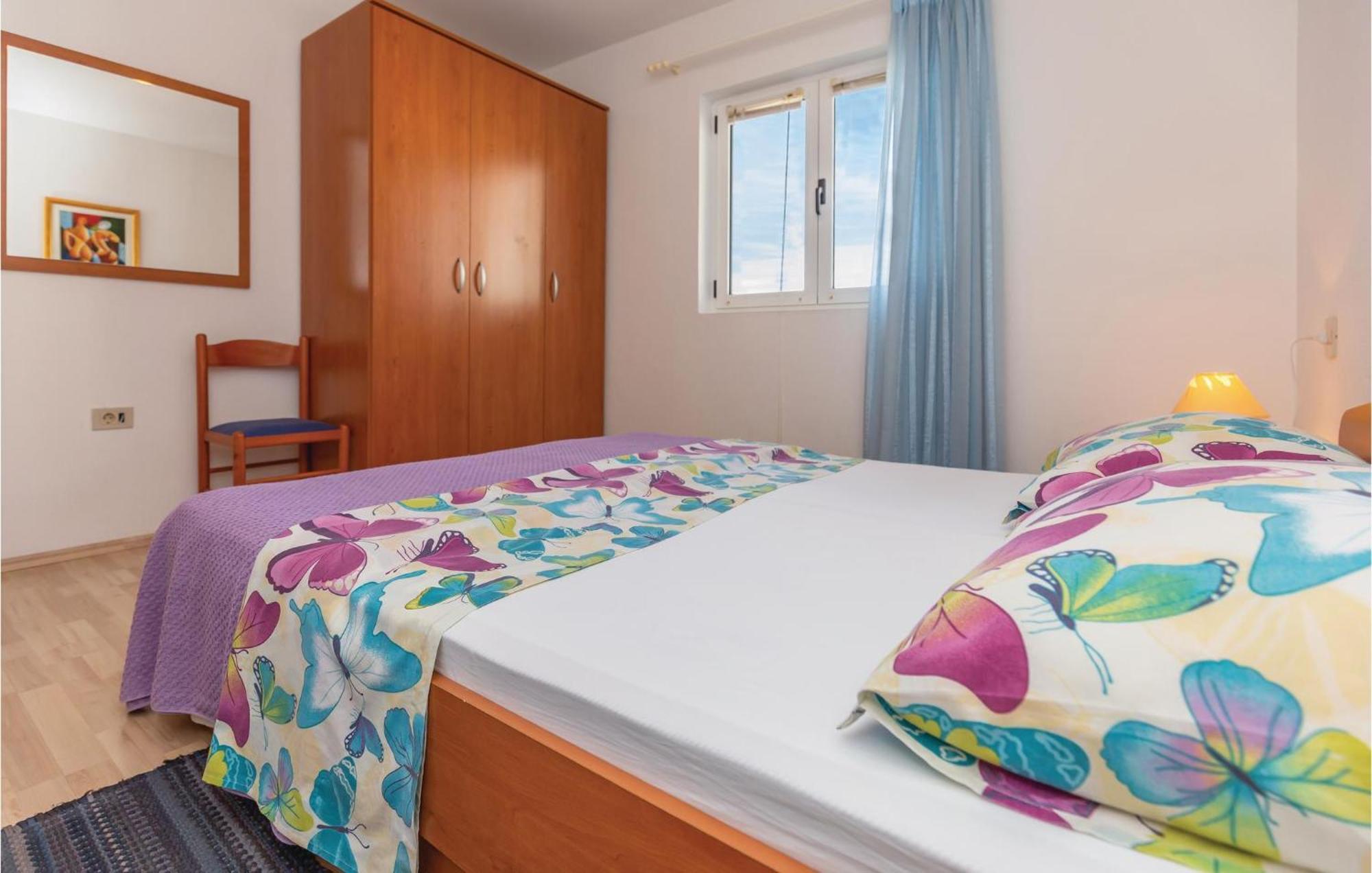 2 Bedroom Beautiful In Makarska
