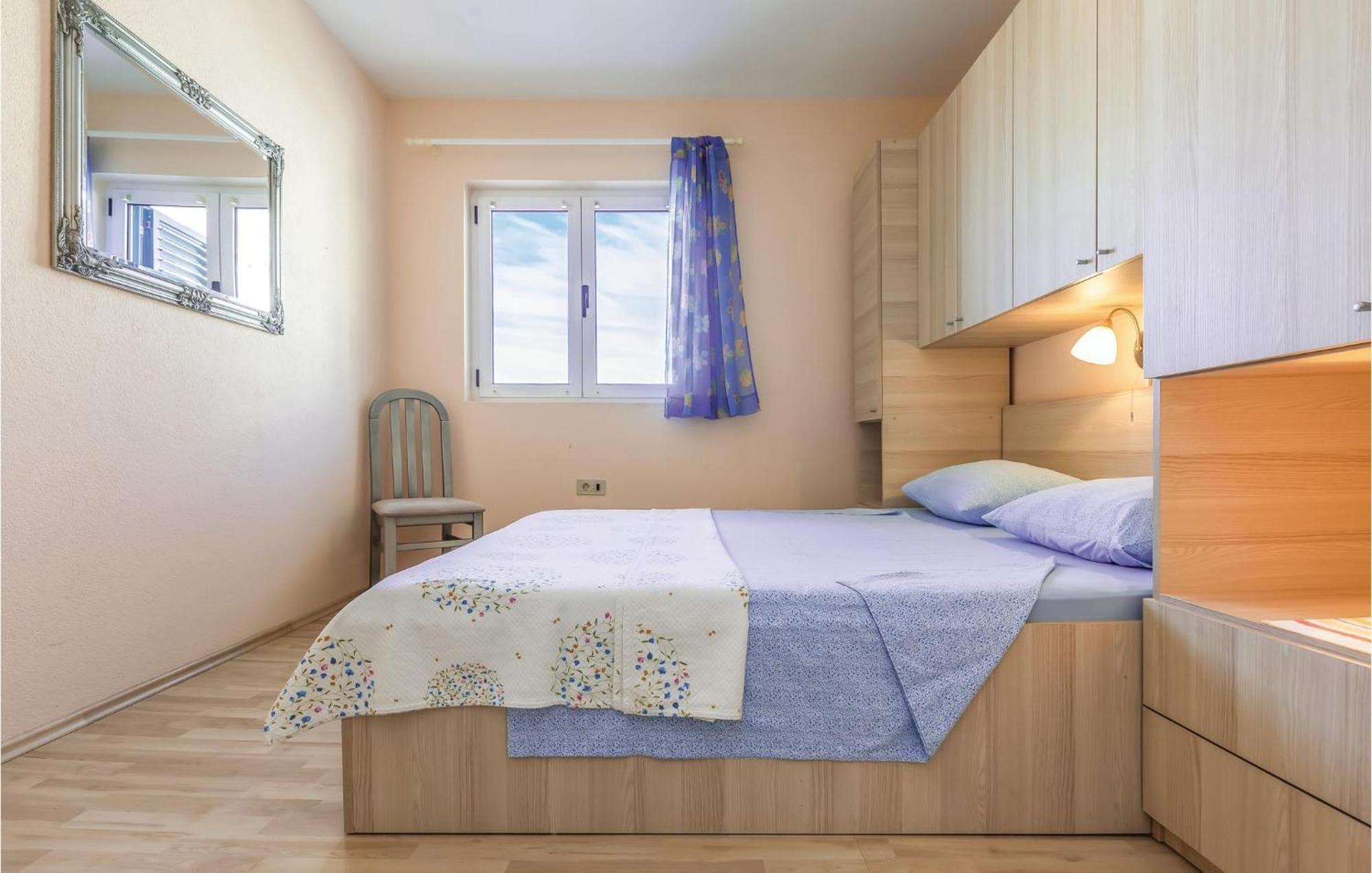 Apartment 2 Bedroom Beautiful In *