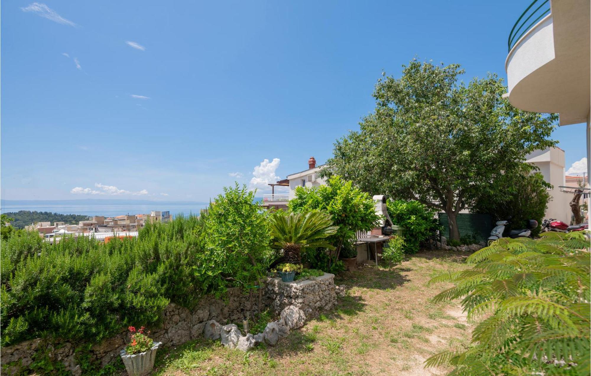 2 Bedroom Beautiful In Makarska